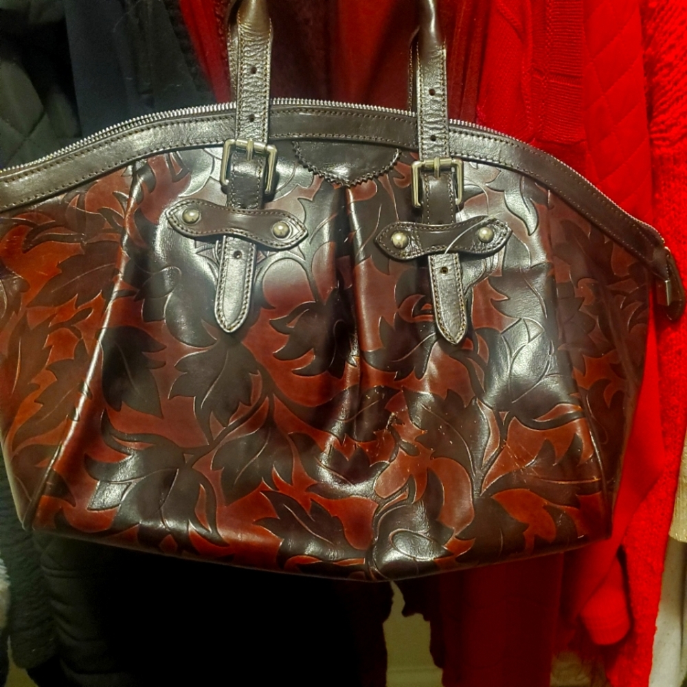 Fiori Di Firenze Embossed Leather Shoulder Bag